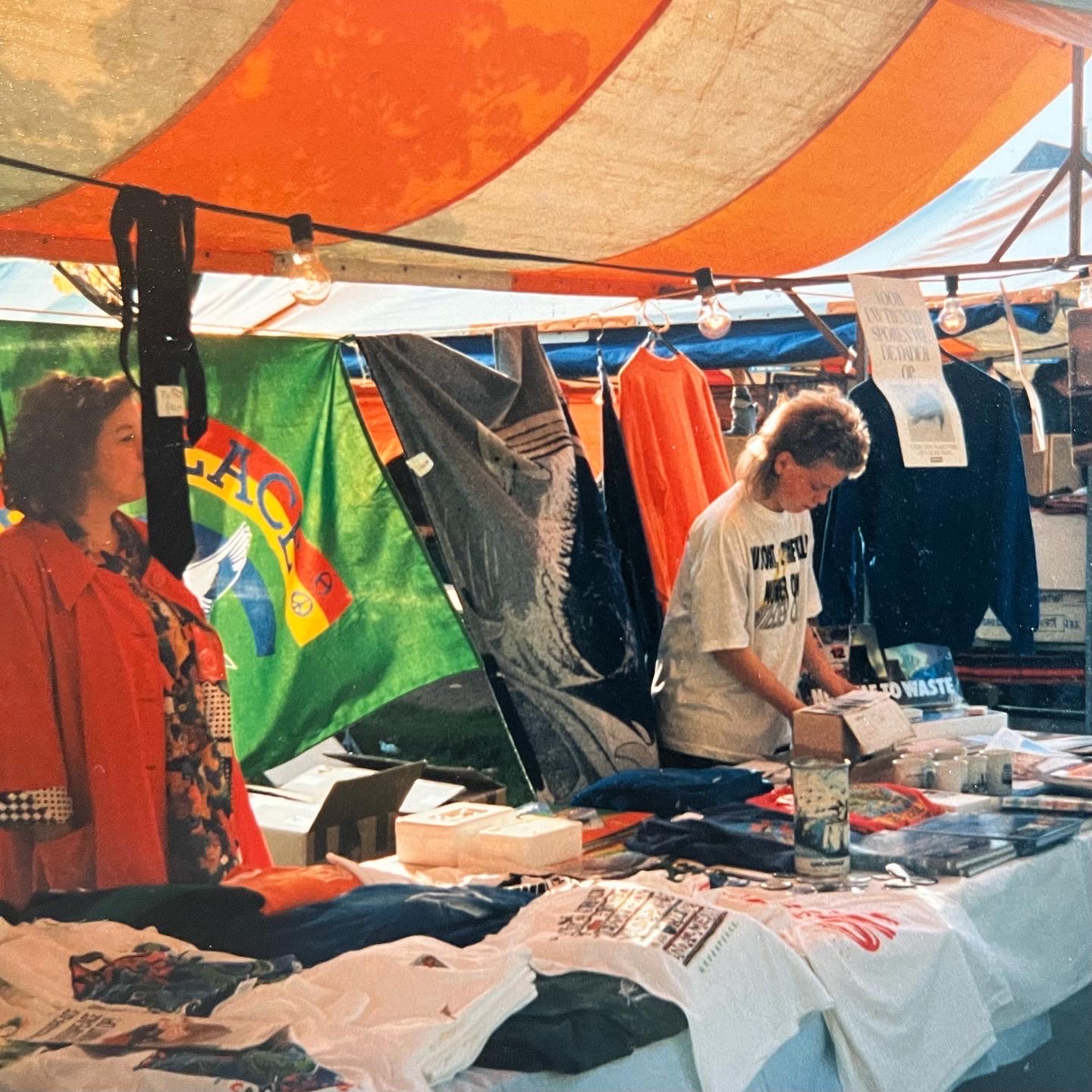 Paul voor het eerst achter een kraampje voor Greenpeace op 5 mei 1992.